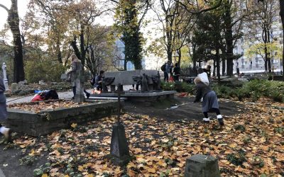 Poznańskie organizacje posprzątały groby na Cmentarzu Zasłużonych Wielkopolan
